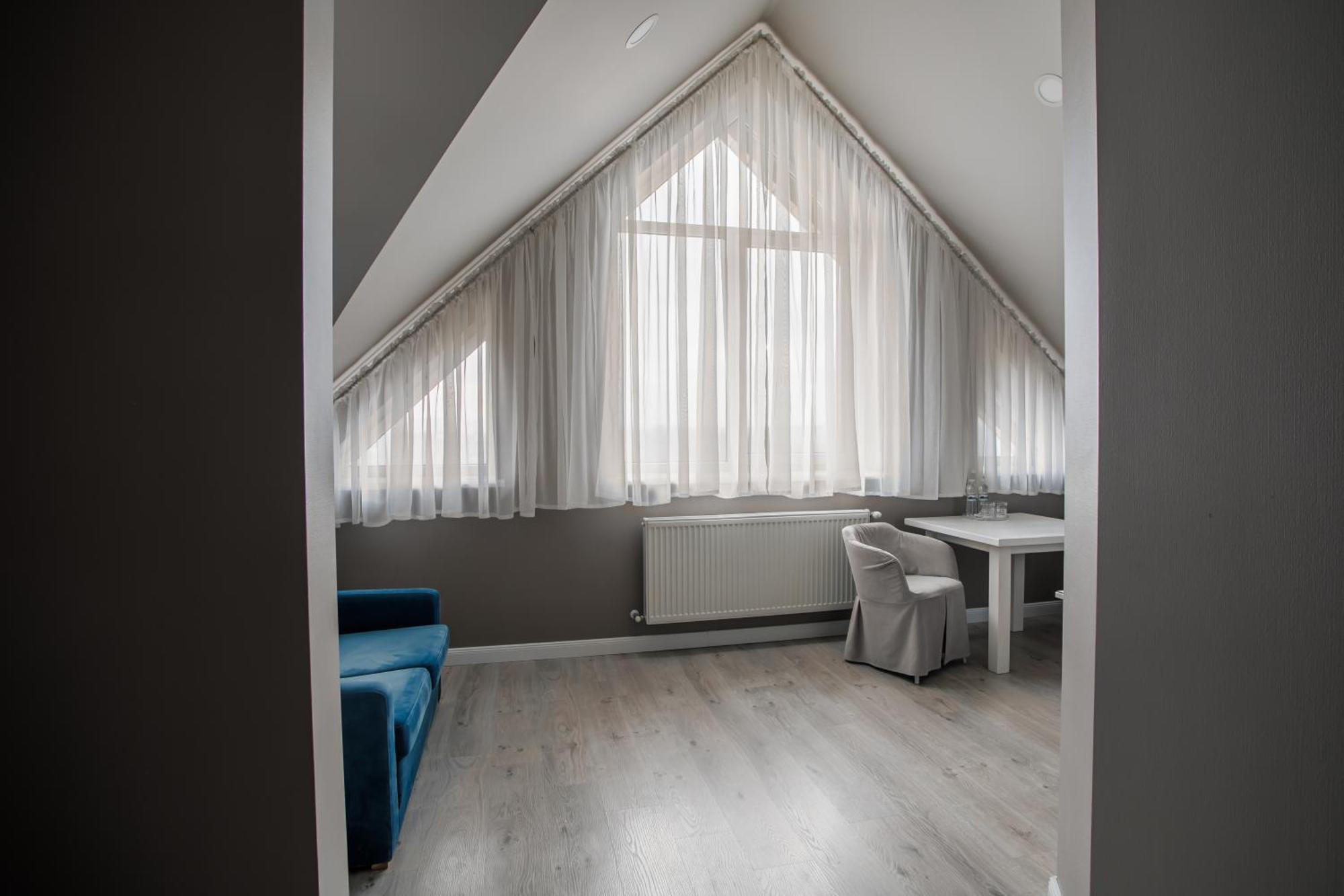 Rivoli Hotel Tsjernivtsi Eksteriør bilde