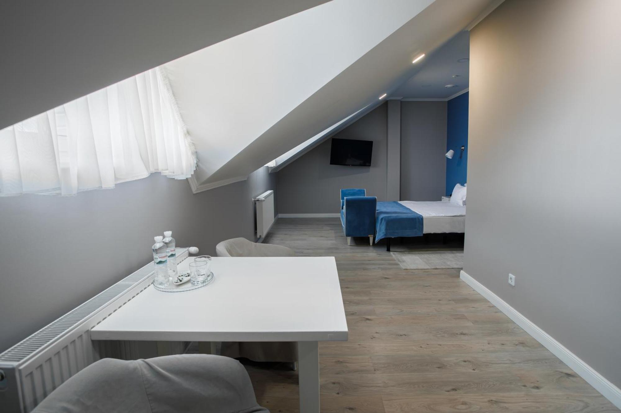 Rivoli Hotel Tsjernivtsi Eksteriør bilde